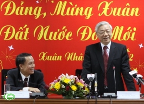 ທ່ານເລຂາທິການໃຫຍ່ ຫງວຽນຟູ໋ຈ້ອງ ລົງອວຍພອນປີໃໝ່ຢູ່ອົງການສຳນັກງານຕ່າງໆ